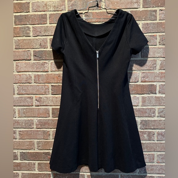 Banana Republic Black Skater Knit Ponte Dress Short Sleeve Exposed Zip Size 10 - Picture 3 of 8